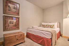 North Carolina Abode - Hot Tub, Foosball & Grill! - Interiör