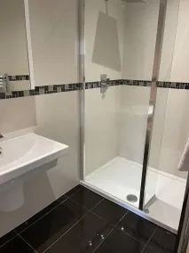 3-bed Semi-detached House, Wifi, Parking, Outdoor Space - Bathroom