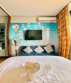 Spacious 1 BR Unit in AppleOne Ayala - Room
