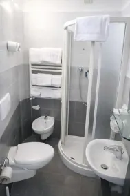 Hotel Remin Plaza - Bathroom