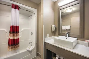 Red Roof Inn PLUS+ Boston - Logan - Quarto