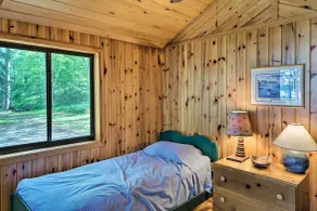 Rustic Cozy Cabin on Island Lake w/ Fire Pit, Dock - Innvendig