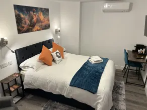 Oliver Twist Country Inn - Room