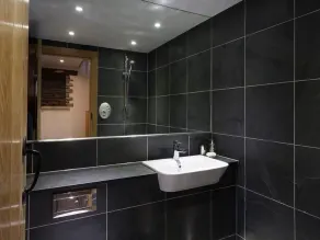 The Cosy Peacock - Bathroom