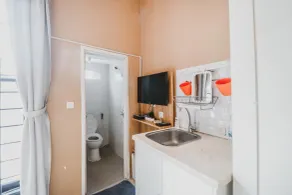 RedDoorz Plus @ Radio Dalam 2 - Bathroom