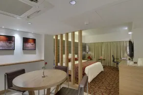 Pride Plaza Hotel, Ahmedabad - Vue de la chambre