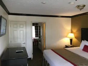 Ramada by Wyndham Ontario Airport & Convention Center - Chambre