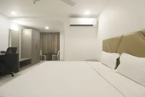Hotel SSR GRAND - Habitación