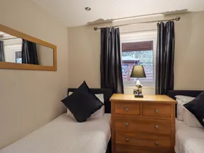 The Roe - Room