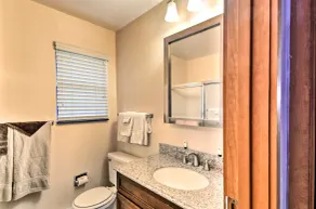 Near Lake Granby: Grand Lake Townhome w/ Views - Intérieur
