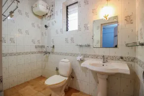 OYO 10401 Home 4BHK Villa Assagaon - Bathroom
