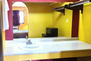 Relax Inn by OYO Sulphur Hwy 90 - Salle de bain