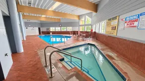 Super 8 by Wyndham Wisconsin Dells - Piscina