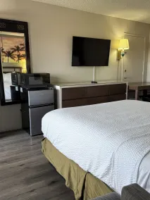 Days Inn by Wyndham Ontario Airport - Chambre