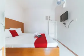 RedDoorz @ Old Buswang Road - Room