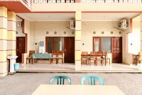 The Joglo Family Hotel - Sitzecke in der Lobby
