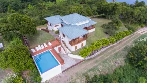Two Bays Beach Villa, Apartment, and Studios - Pool