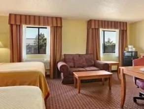 Rodeway Inn & Suites Jacksonville near Camp Lejeune - Chambre