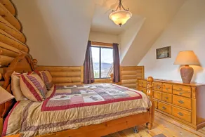 Expansive Alma Cabin w/ Hot Tub & Mountain Views! - Interiør