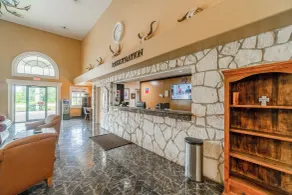 Days Inn & Suites by Wyndham Beeville - Resepsjon