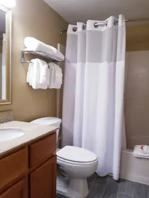 Baymont by Wyndham Indianapolis Northwest - Salle de bain