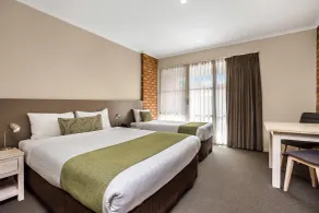 National Hotel Complex Bendigo - Room