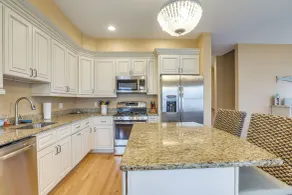 Long Beach Island Townhome w/ Rooftop Deck & Grill - Interiør