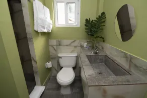 Pulse Rooms at Trafalgar - Bathroom