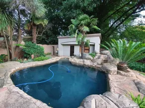 OR Tambo Airport Mansion ,Self Catering Holiday Home - Piscina