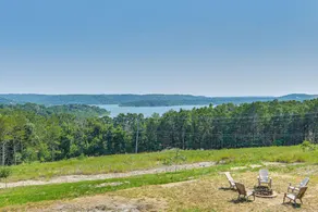 Lake View & Game Room on 3 1/2 Acres, Near Marina - Interiør