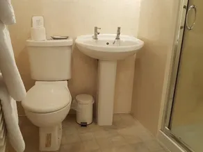 The Red House Guest House - Baño