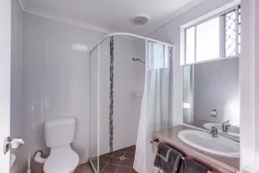 Galaxy Mackay Motor Inn - Bathroom