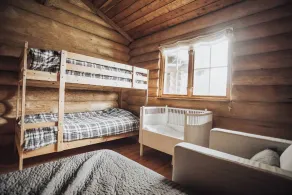 Ægte rundtømmer hus ved vandet - Værelse