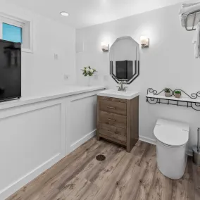 Harmony Inn, Huntley Illinois - Bathroom