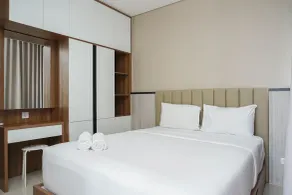Comfortable Design 1BR Apartment Ciputra International By Travelio - Zimmer