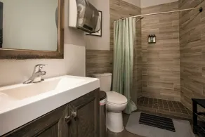 Park City Hostel - Bathroom