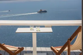 Sun Rocks Boutique Hotel | Caldera View Suites & Sunset Dining Experience - Camera
