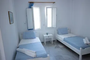 First Floor Apartment - Værelse