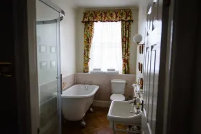 Old Hall Hotel - Bathroom