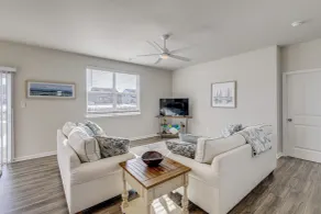 Shuttle to the Beach! Spacious Home in Millville - Innvendig