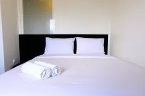 Homey 1BR Apartment at Gateway Ahmad Yani Cicadas By Travelio - Værelse