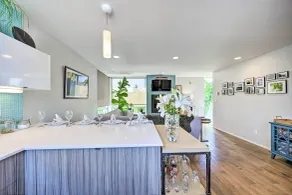 Canal & Mtn Views: Pet-friendly Seattle Retreat - Interiør