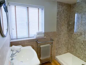 The White Hart - Bathroom