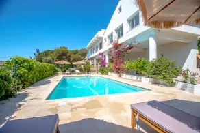 Villa avec terrasse, jardin et piscine privée | Vue mer | Adaptée au travail à distance - Piscine