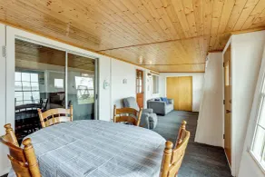 Baldwin Lakefront Home: Dock, Fire Pit & Trails! - Interiör