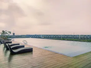Good Deal and Elegant Studio Vasanta Innopark Apartment By Travelio - Pool