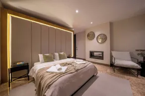 Hills Deluxe - Relaxed Luxury in Style and Serenity - Camera