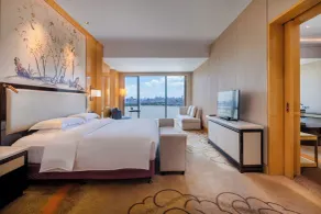 Hilton Wuhan Riverside - Room