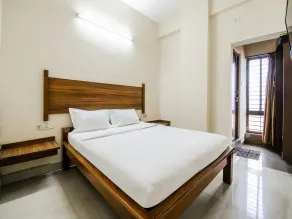 OYO VSK145 Ssg Residency - Room