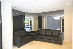 RNR Serviced Apartments North Melbourne - Lobby sitting area